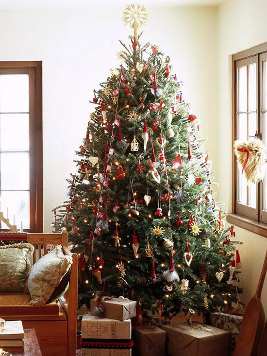 formas de decorar arbol de navidad, arbol de navidad rojo y dorado sencillo, decoracion arbol de navidad rojo y dorado